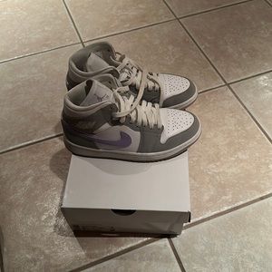Pre owned woman’s  Air Jordan 1 mid size 6.5